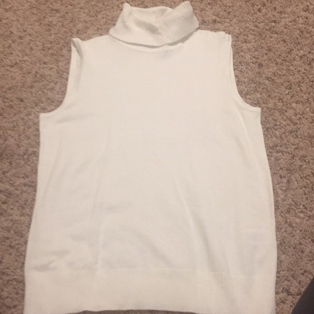 Sleeveless turtleneck